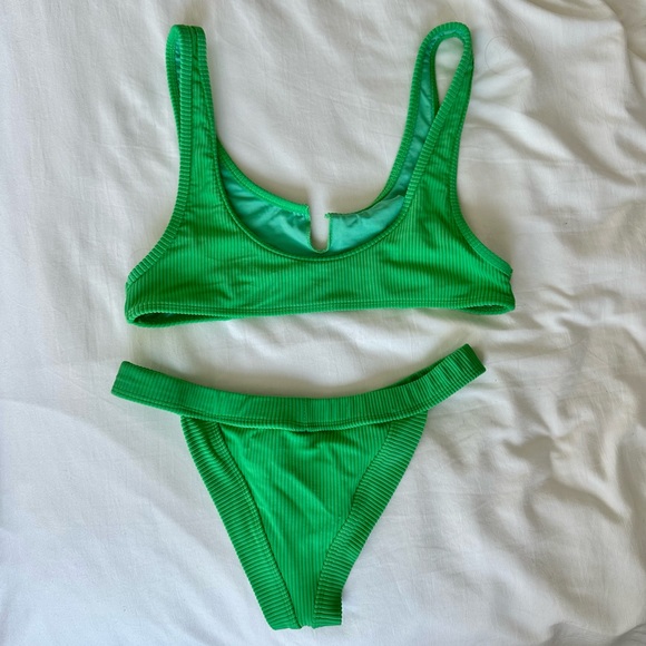 Frankie’s bikini set - Picture 2 of 3